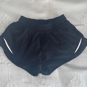 Black lululemon hottie hot shorts size 4 2.5” perfect condition!!